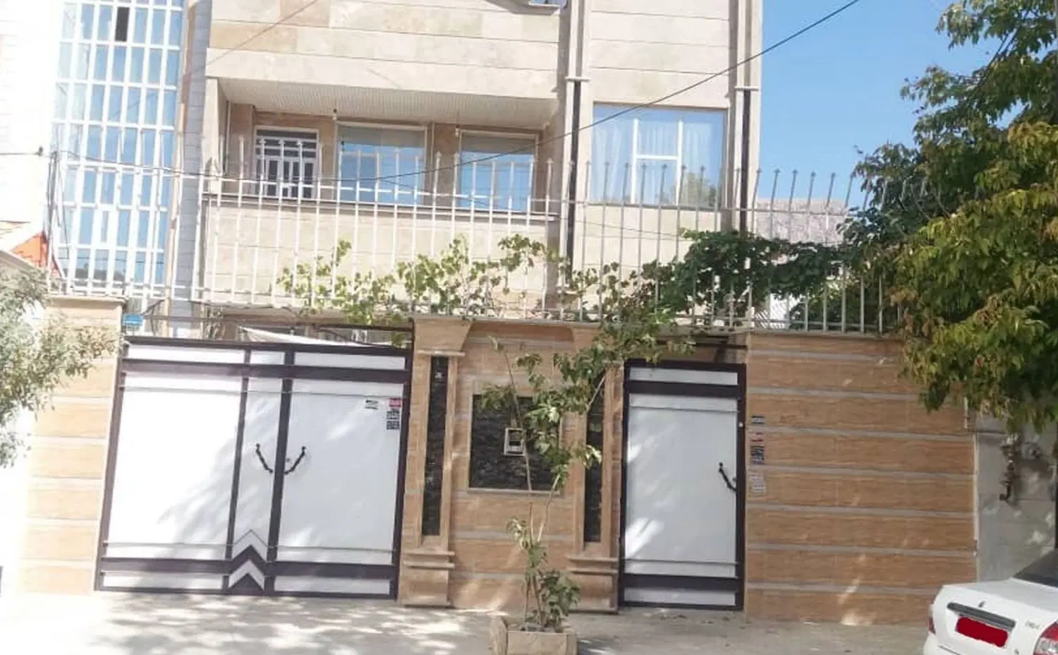 ویلایی دوطبقه شهرک پرواز خیابان اسمان