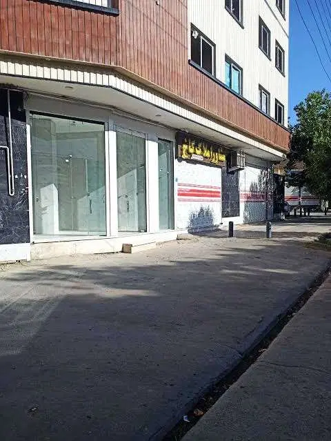 مغازه ۱۸ متری دو نبش فلاح داخل خیابان