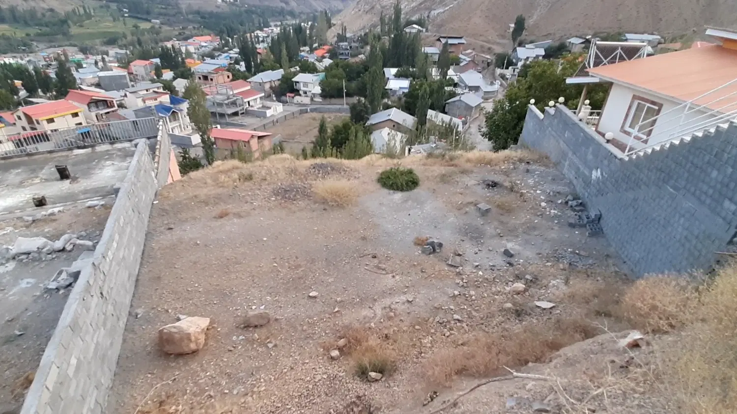 ۲۵۰ متر زمین