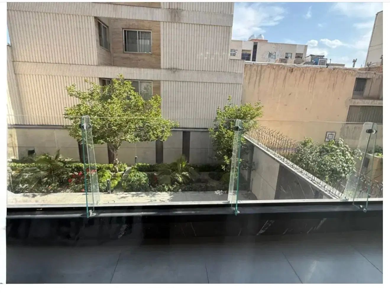 آپارتمان ۲۰۰ متری،باغ زرشک،دو پارکینگ