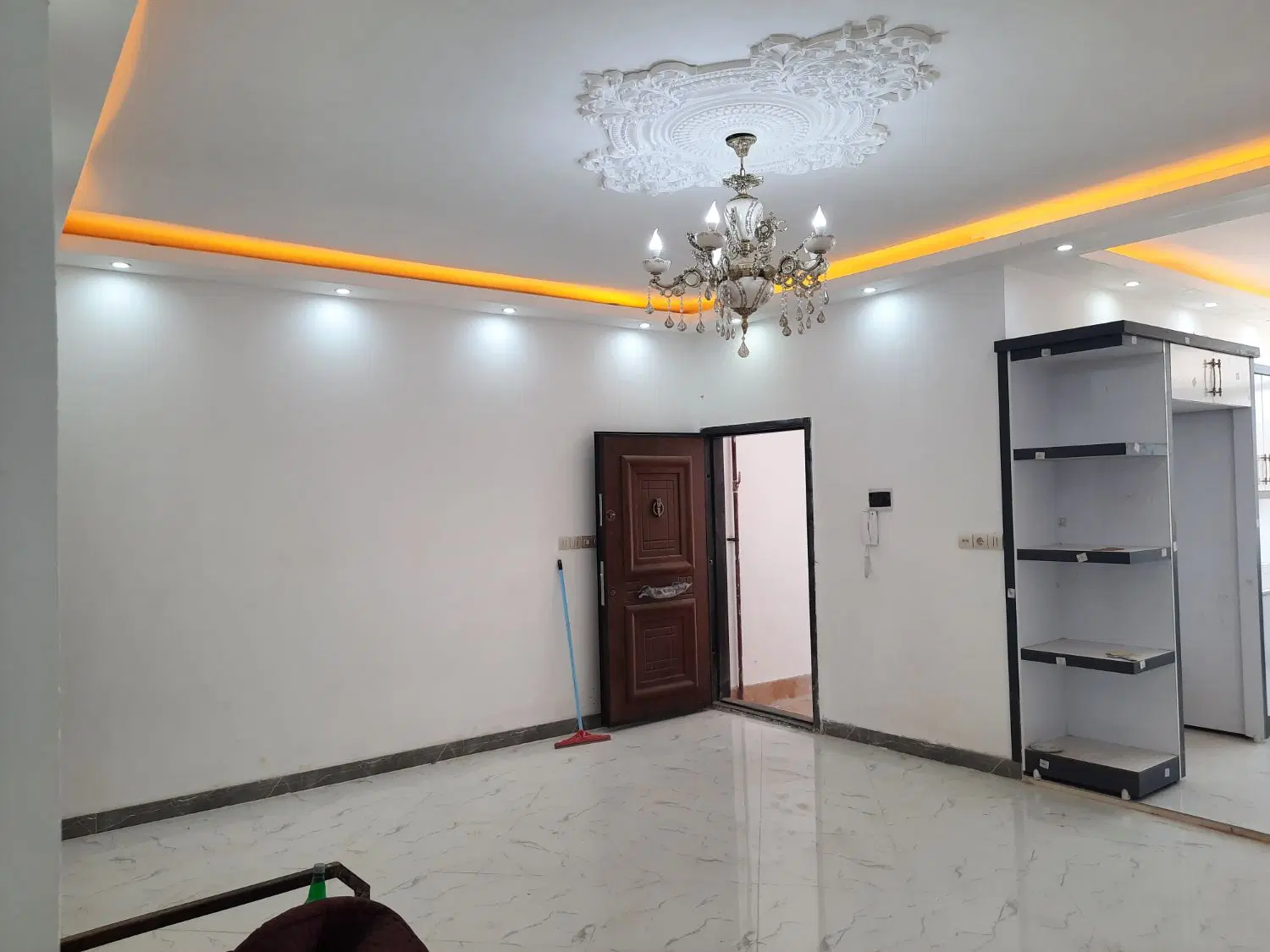 آپارتمان در۳طبقه نیم