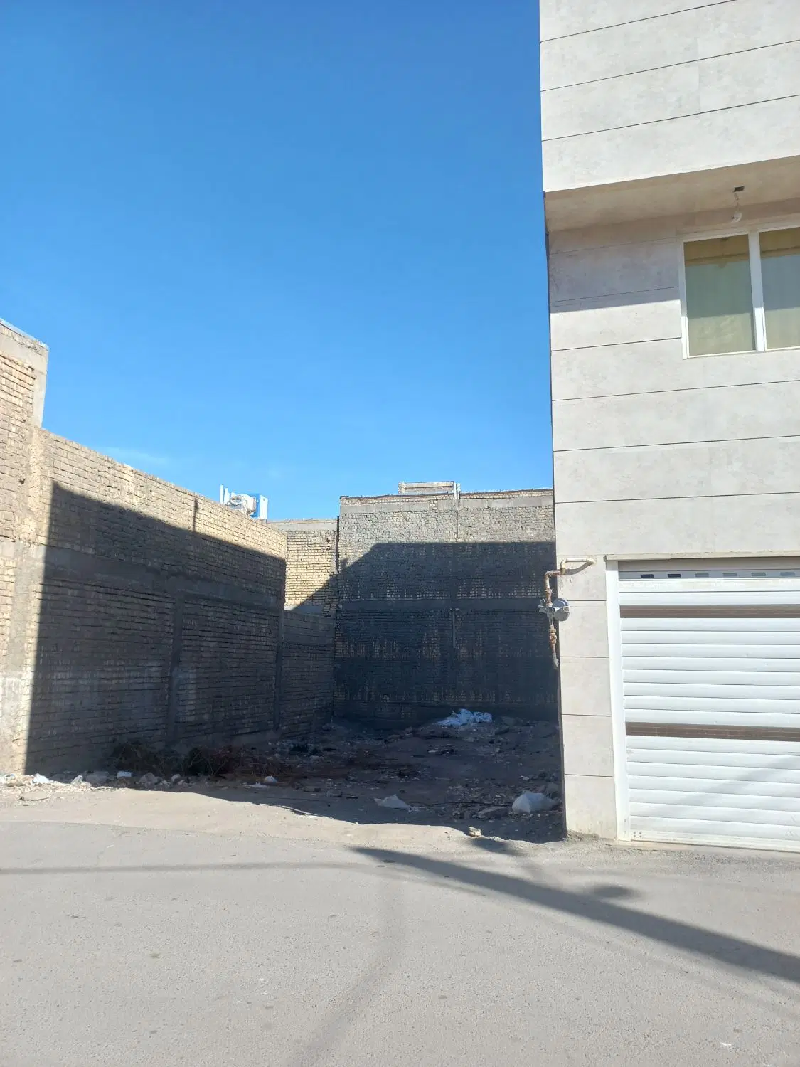 زمین ۱۷۴ متری بر ۱۰ متر