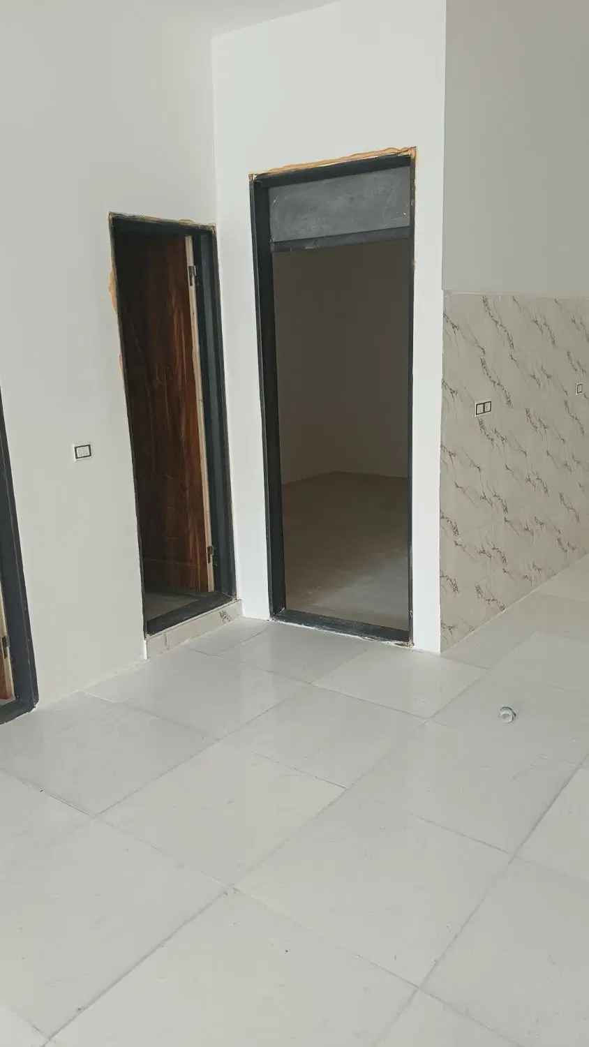 آپارتمان همکف حیاط ماشین رو