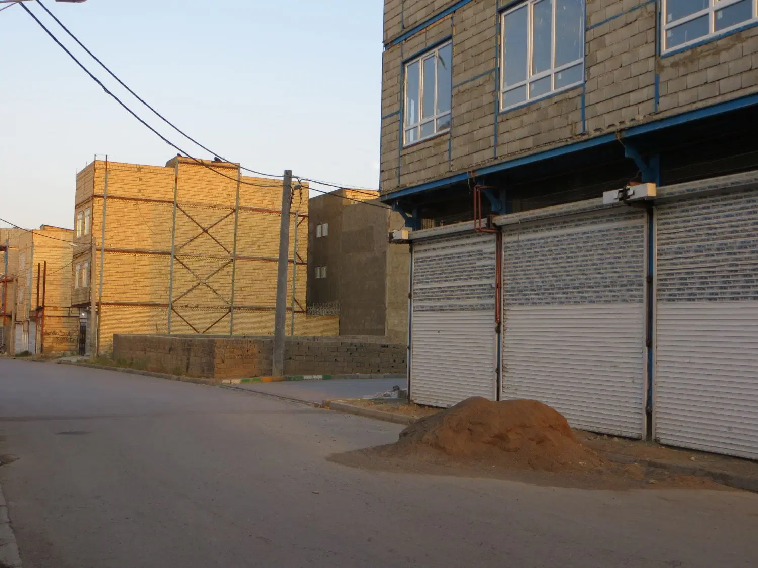 ۱۱۱مترزمین مسکونی‌تجاری سند ششدانگ مجوز ساخت