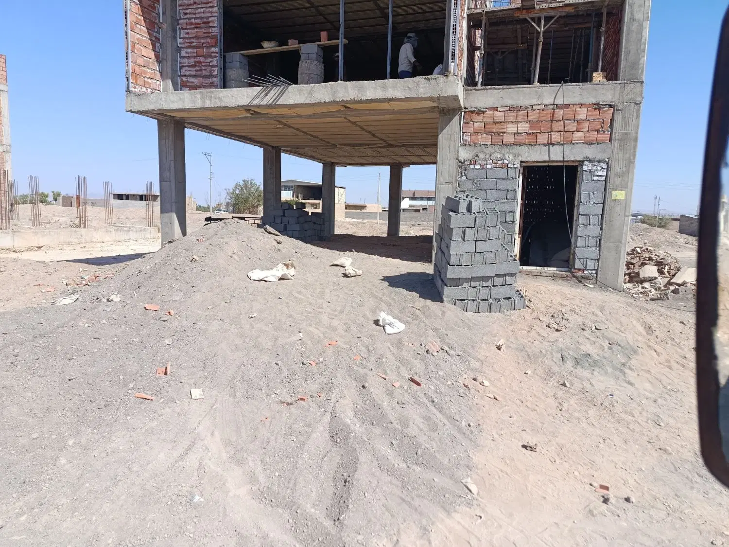 خانه نیمه ساز