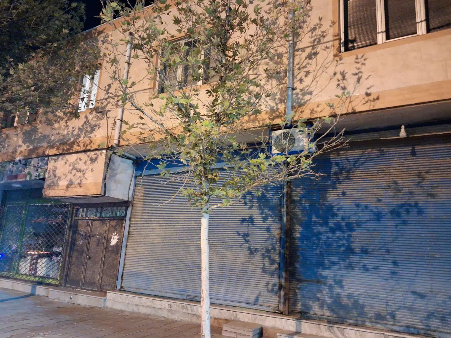 ملک تجاری مسکونی