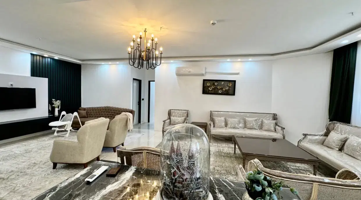 ۹۰ متری_ آسانسور_پارکینگ اختصاصی
