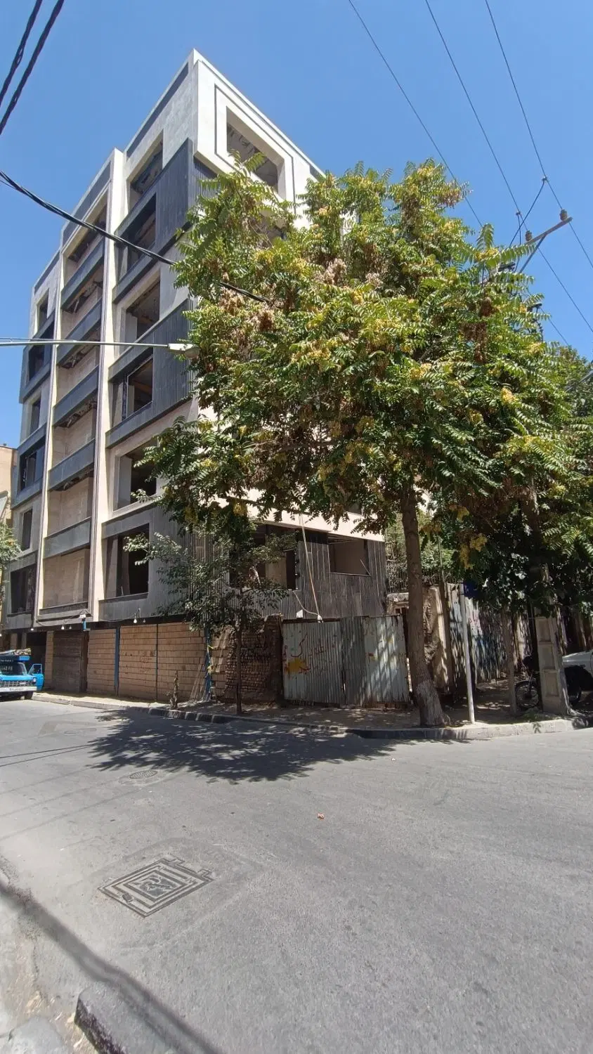 ۳۰۰ متری جنوبی در هفت تیر بلوار کتاب