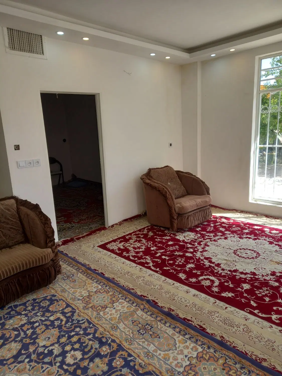 ویلایی ۳۰۰ متری استخر دار