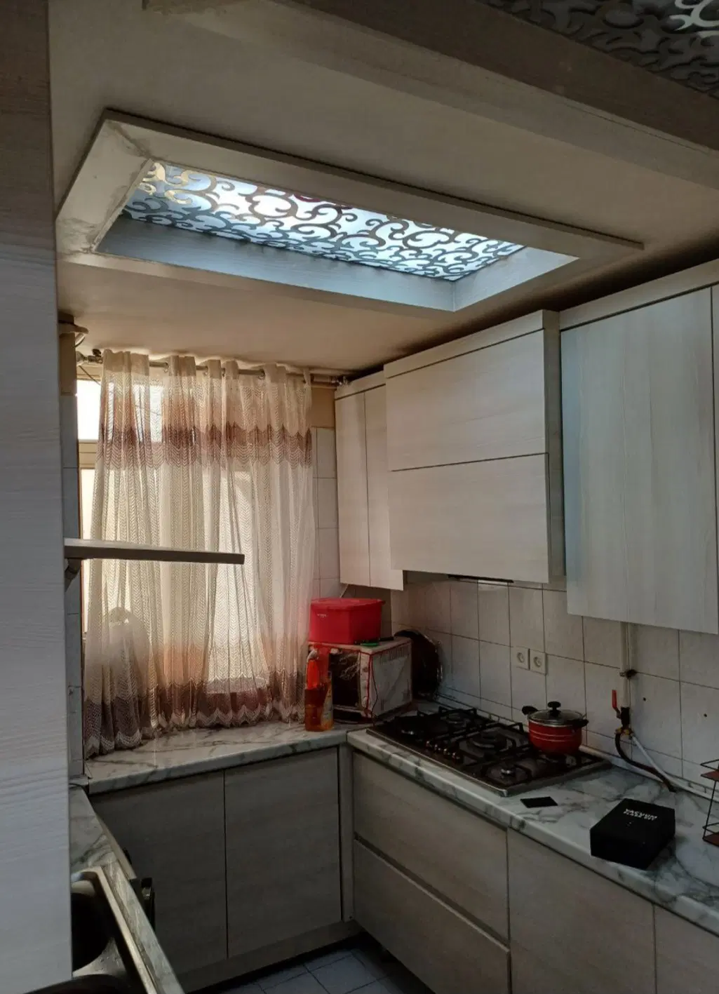 بدون آسانسور. با همکف طبقه سوم .بازسازی شده