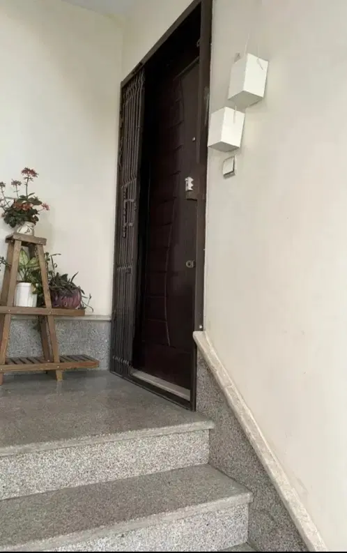 واحد ۵۵ متری_صاحب‌الزمان