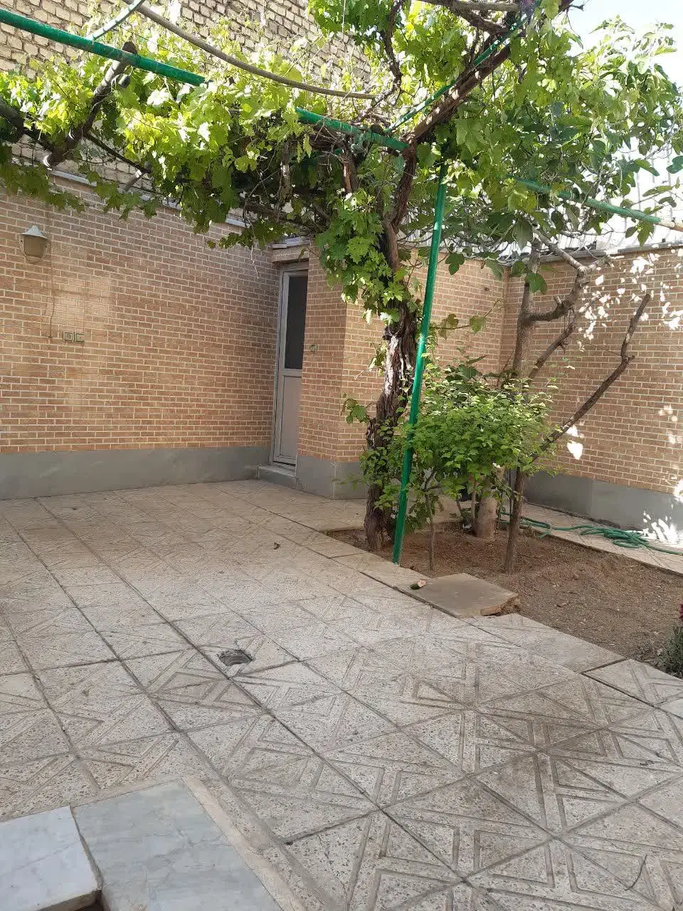 منزل مسکونی دربست طبقه هم کف