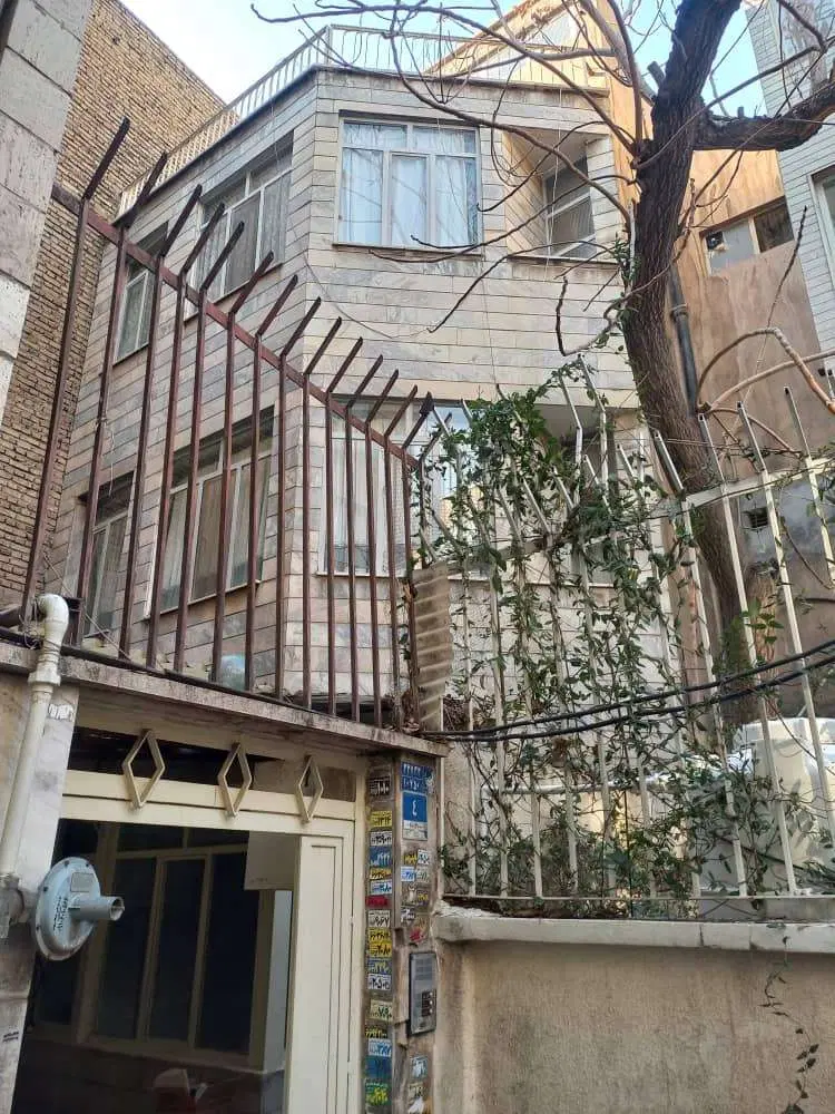 سه طبقه آپارتمان دربست