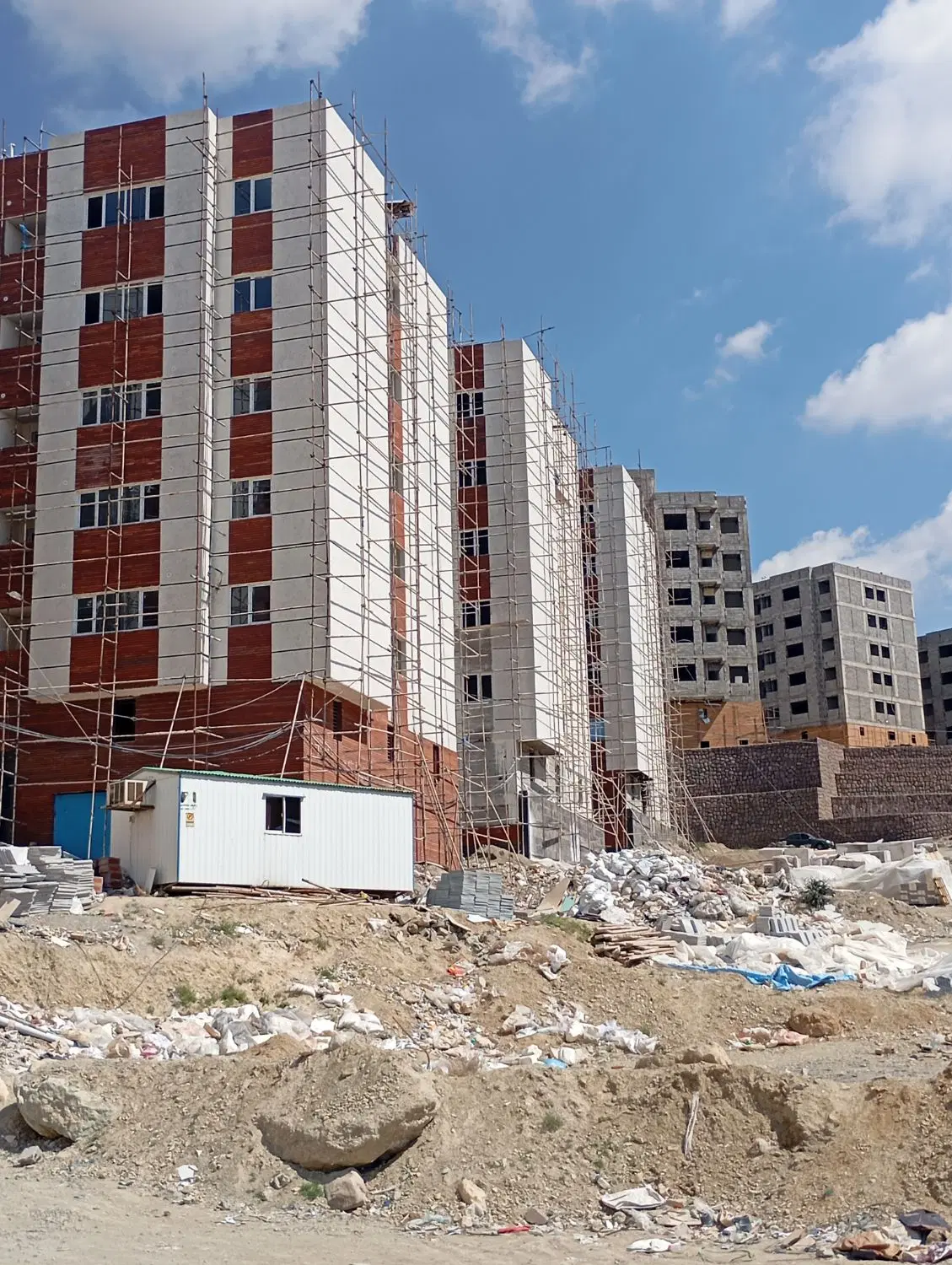 فروش فوری ۱۰۰متری فول‌امکانات در لوکیشن گیلاوند