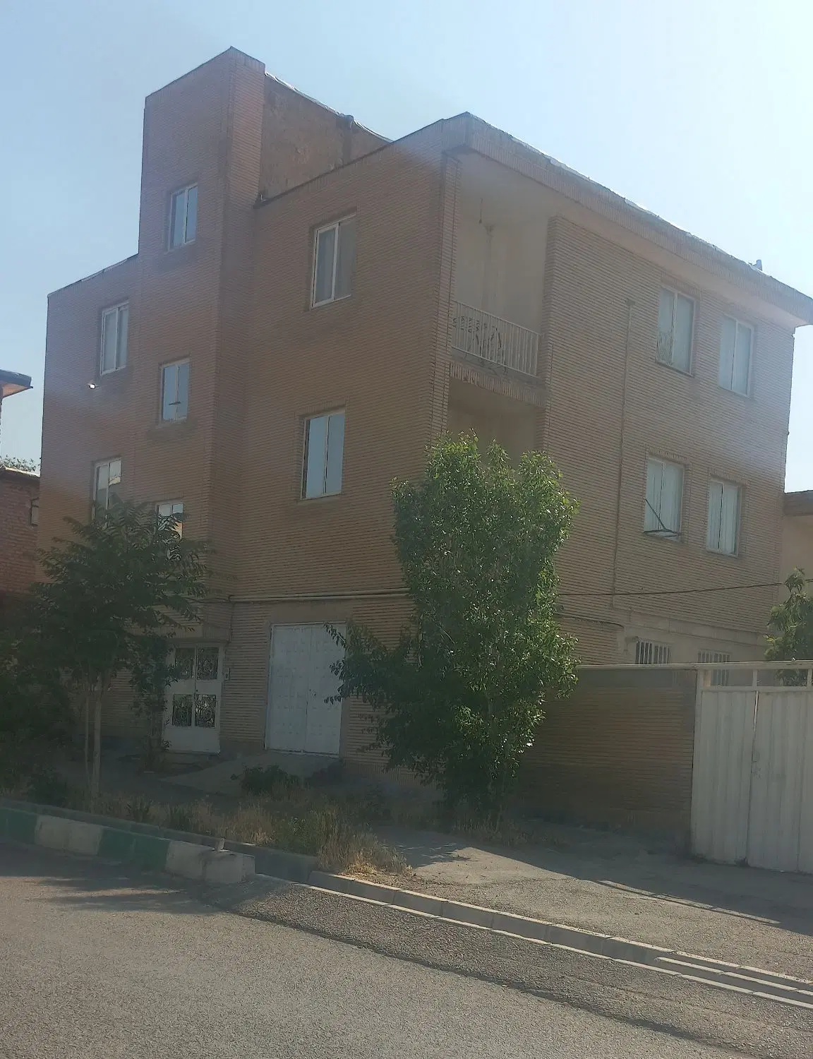 آپارتمان ۱۱۰ متر  گیلاوند