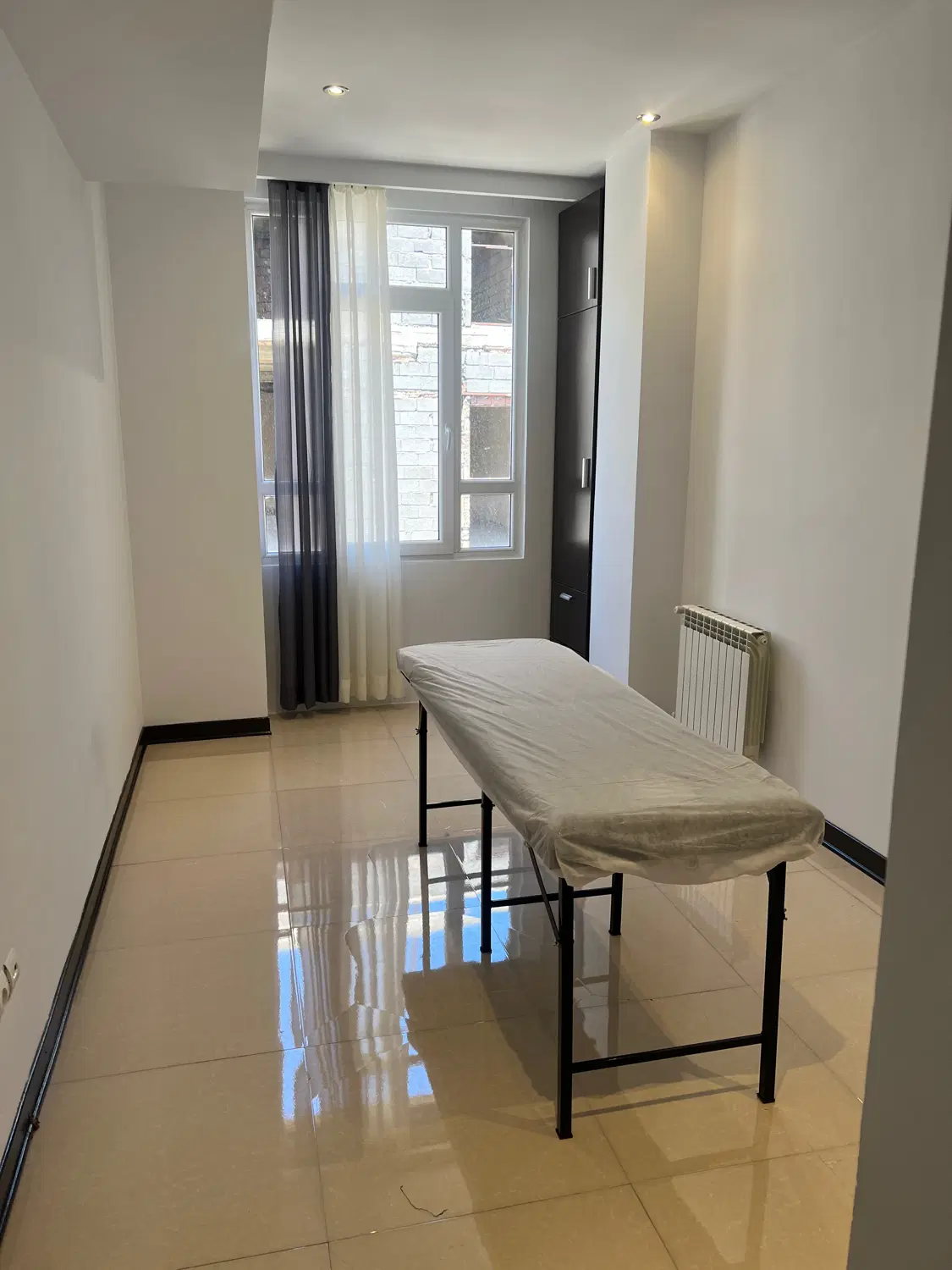 تخت مژه، پوست و ماساژ جهت احاره و اطاق