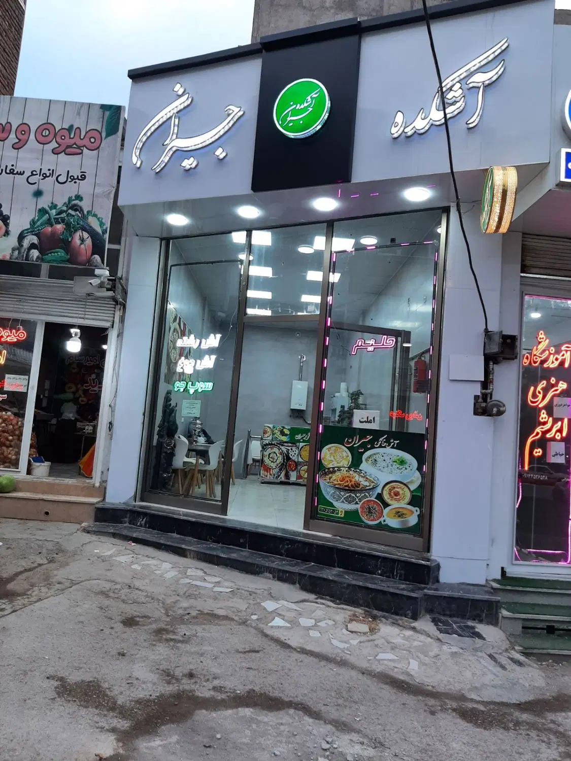 رهن واجاره خ فلسطین ابتدای رودکی مشرف به فلسطین
