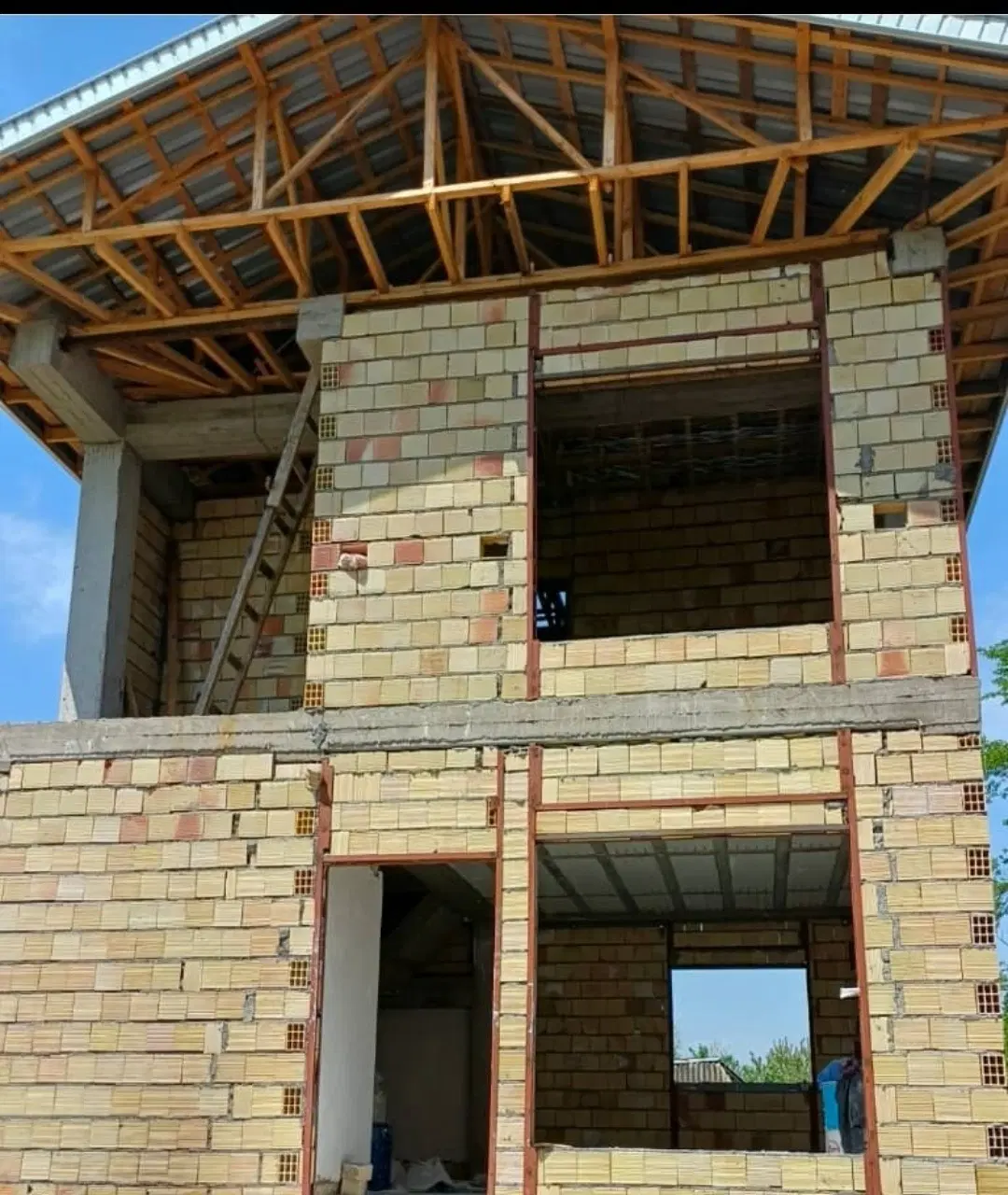 فروش ساختمان ویلایی نیمه ساخته نزدیک رشت