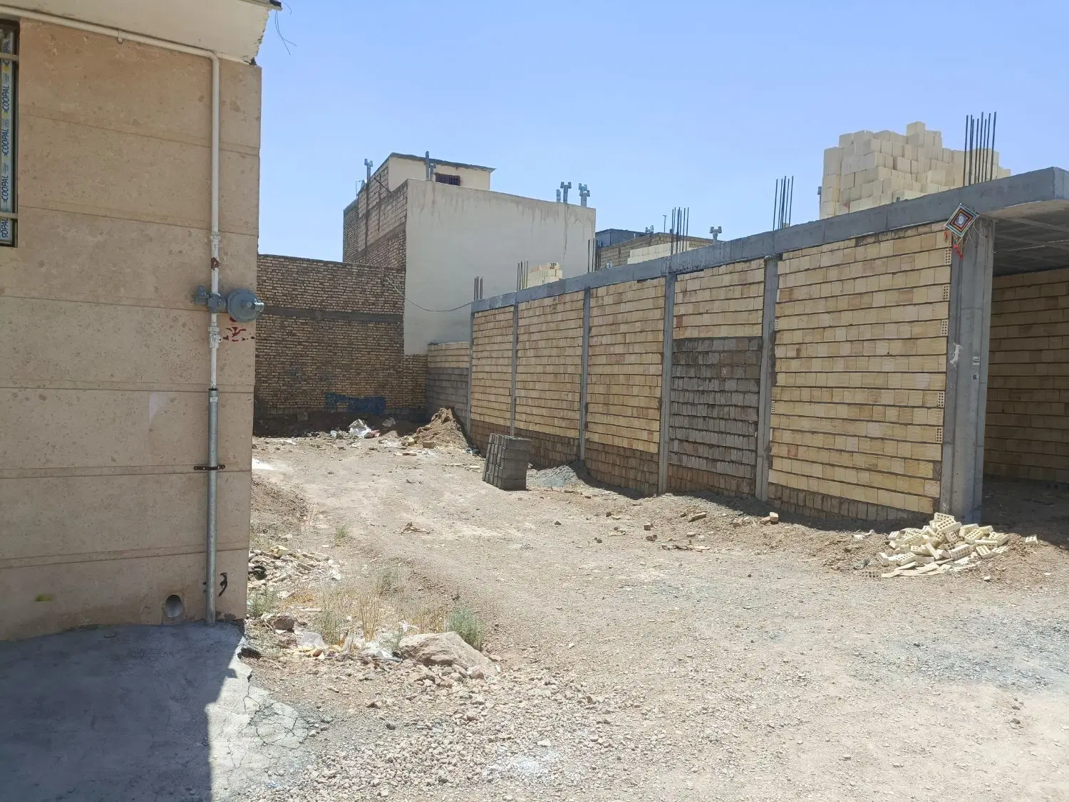 زمین خوشجا پای امکانات زیر قیمت کارشناسی165متر