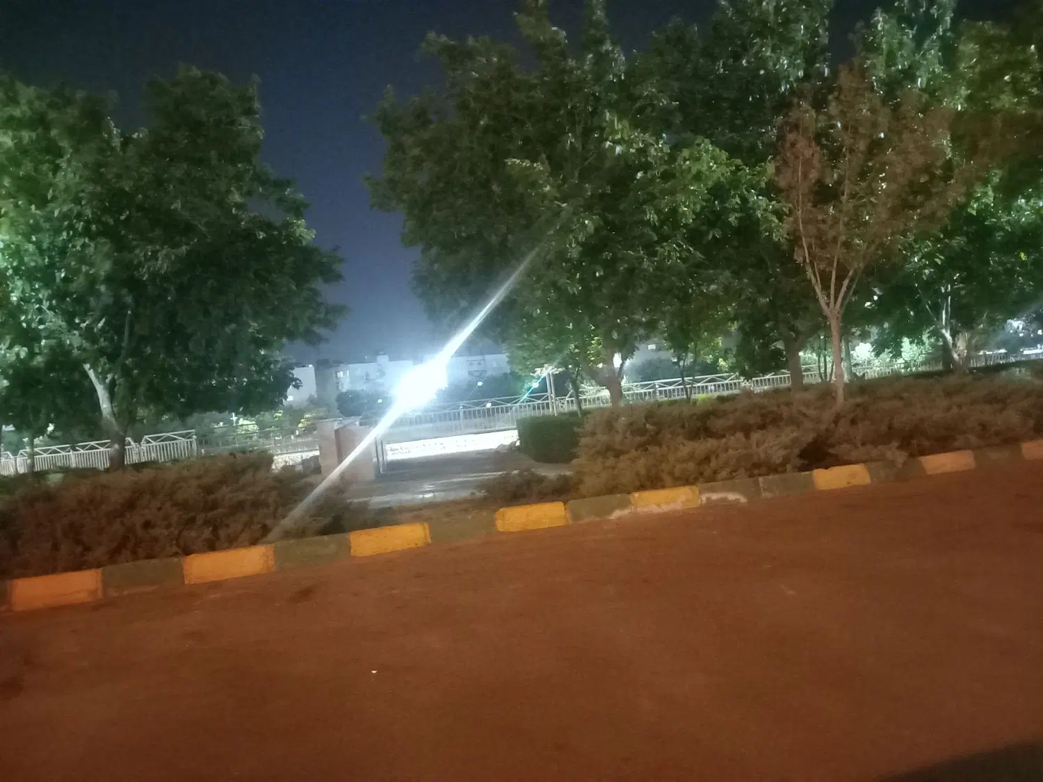 منزل ویلائی دربست ۳خواب ۲۳۰متری..درب از حیاط
