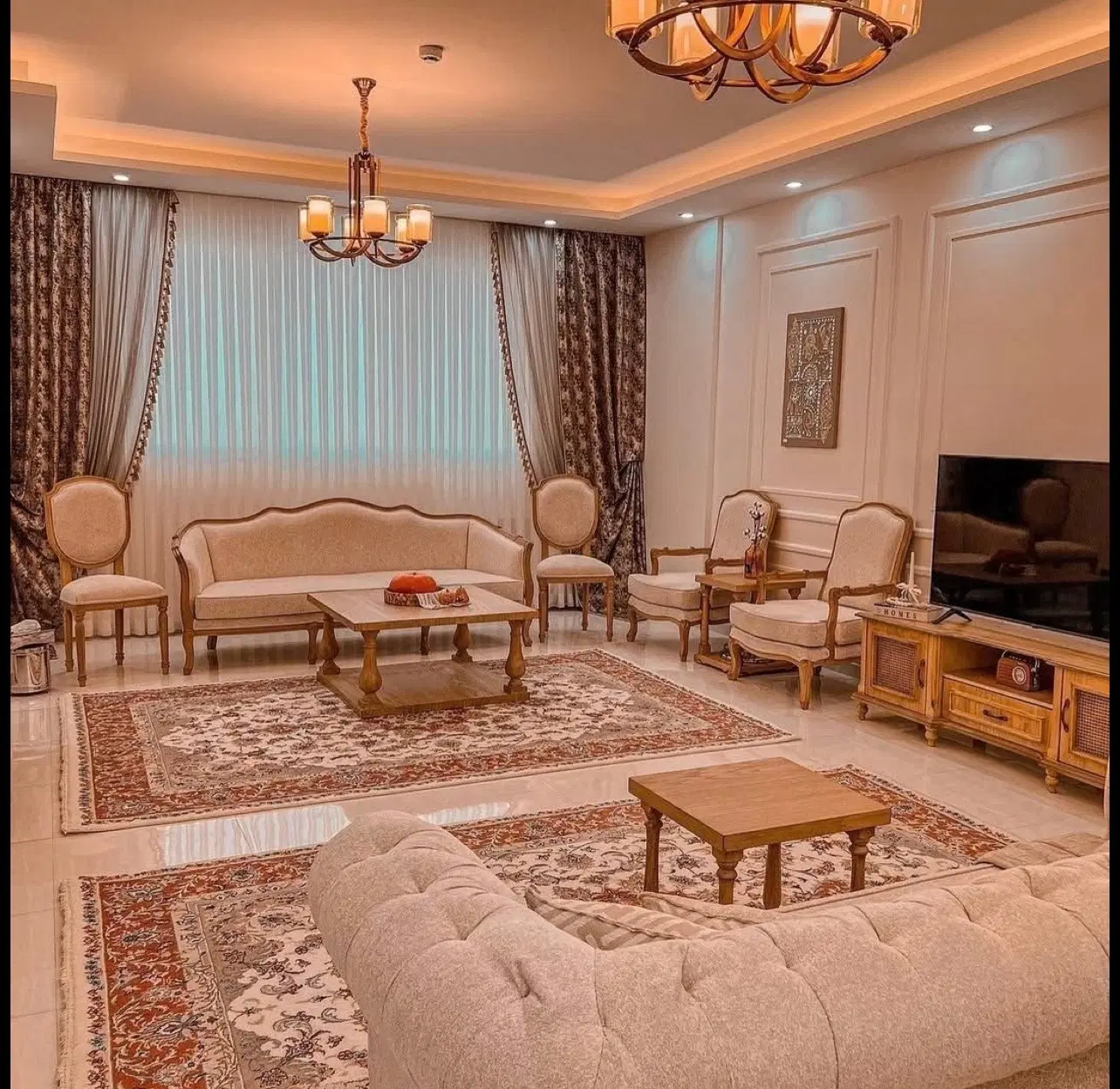 آپارتمان ۲۰۰متر سالن بزرگ_ تک واحدی در سروناز_ارم