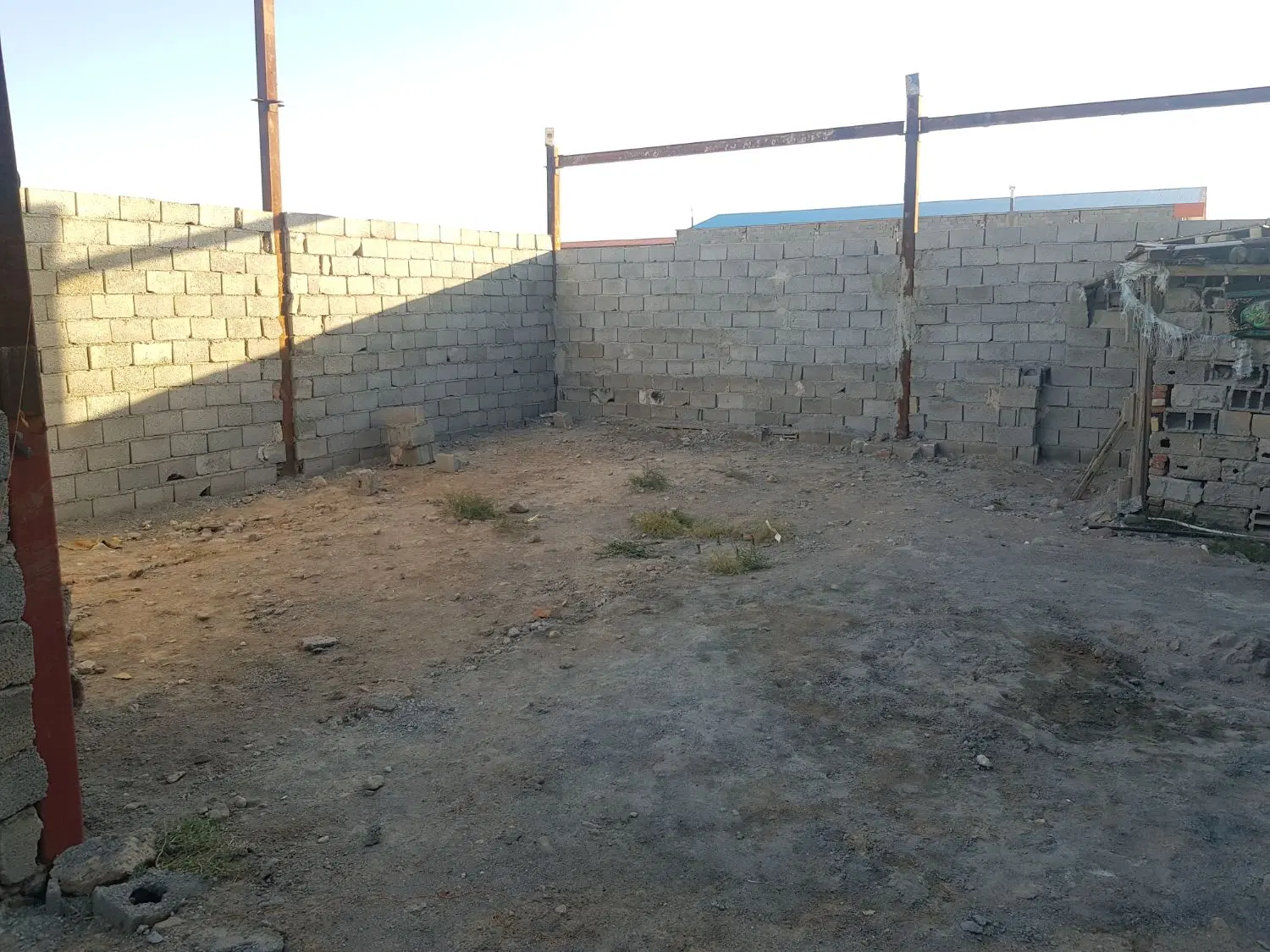 اجاره زمین حصار شده بر خیابان