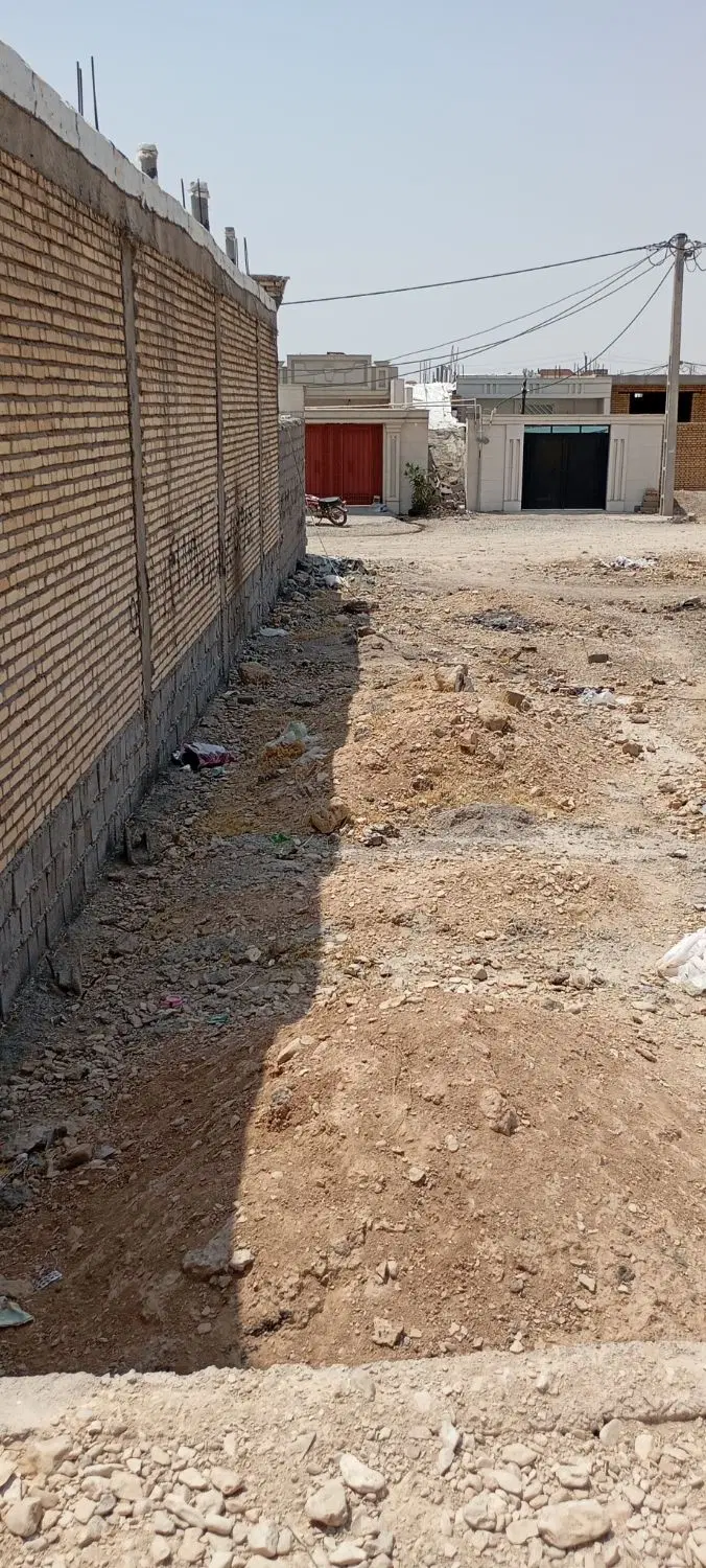 زمین مسکونی ۲۰۰ متری ۹دی کوچه صدف اطرافش ساخته شده