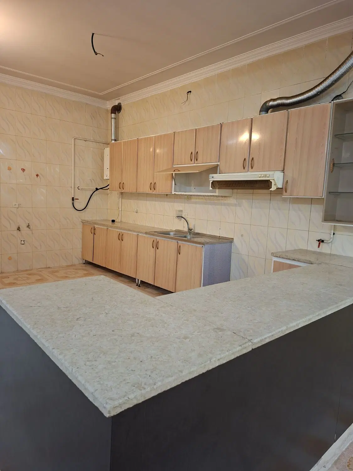 نیم طبقه پارکینگ دار