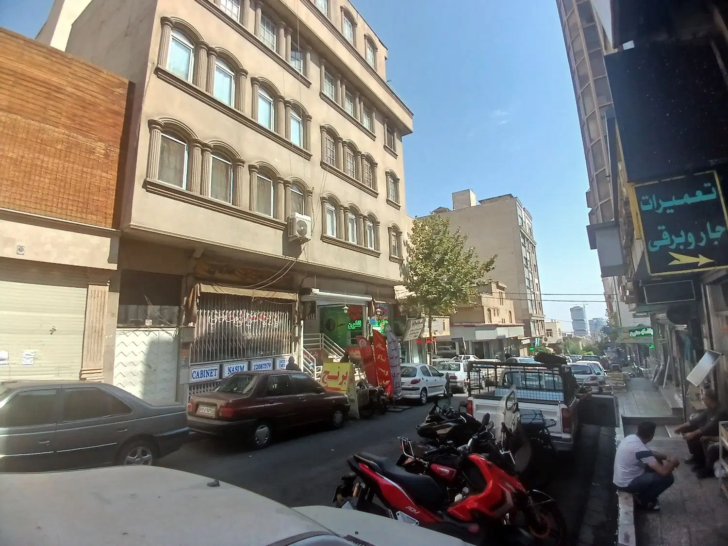 مغازه ۱۲ متری بر خیابان‌