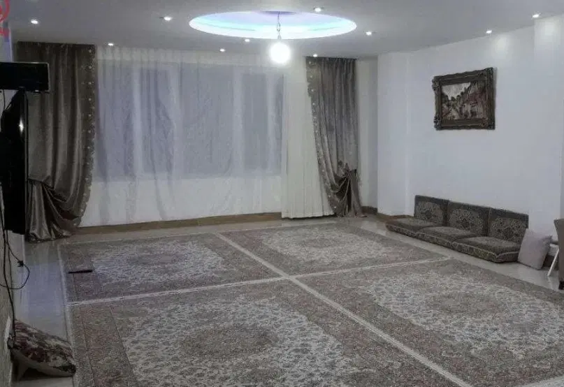 هم خانه خانم