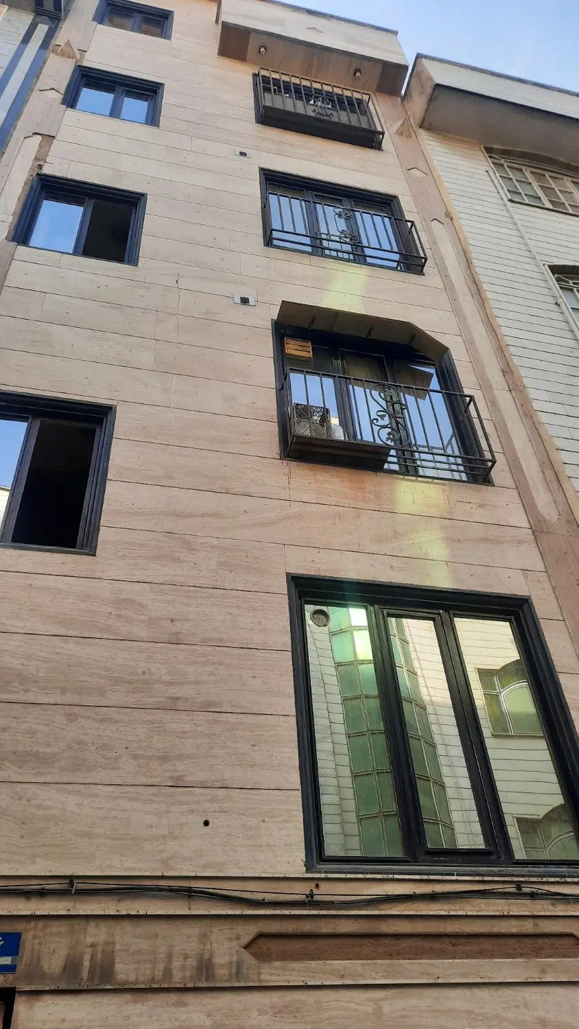اپارتمان ۵۴ متری پارکینگ‌ سندی