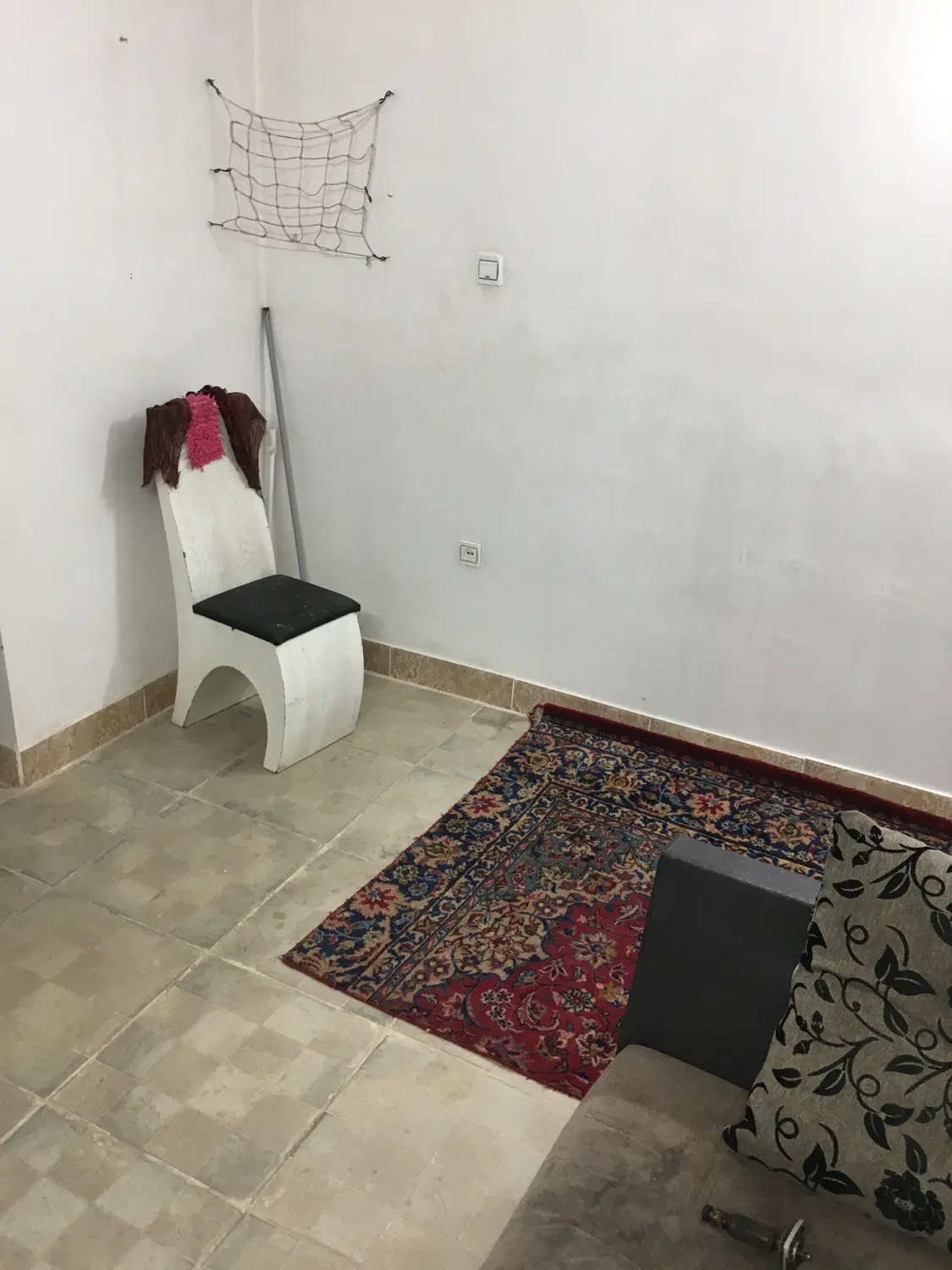 خانم هستم خونه دارم همخونه میخوام