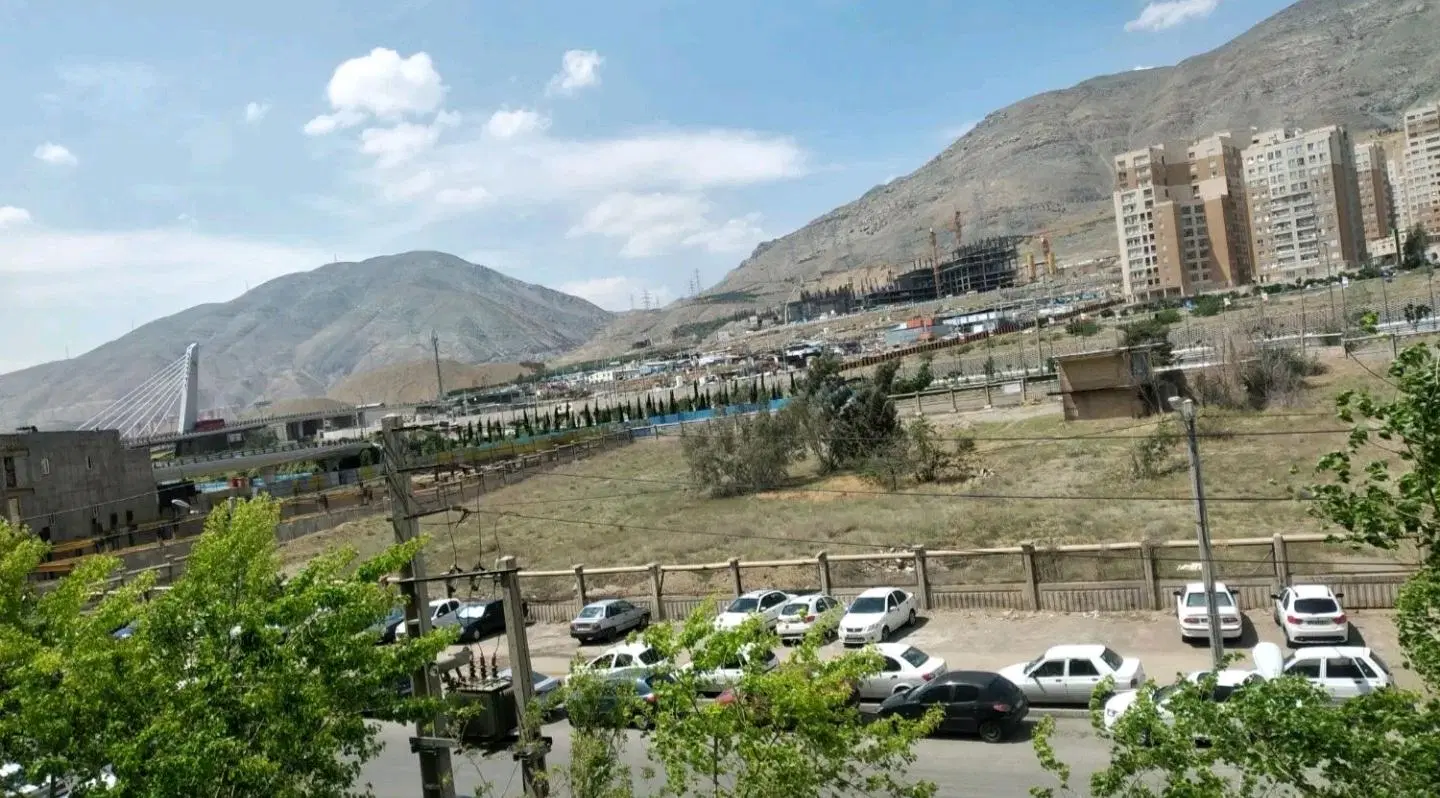 فروش ۱۳۵ متری برج برند پارلمان  خاص و خوش‌نقشه