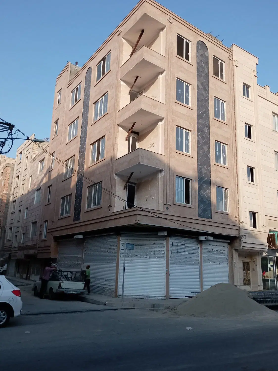 آپارتمان 110 متری نبش علی آباد طپانچه  اسلامشهر