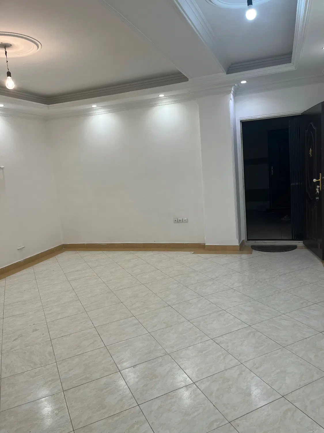 ۷۲ متری سندار فول