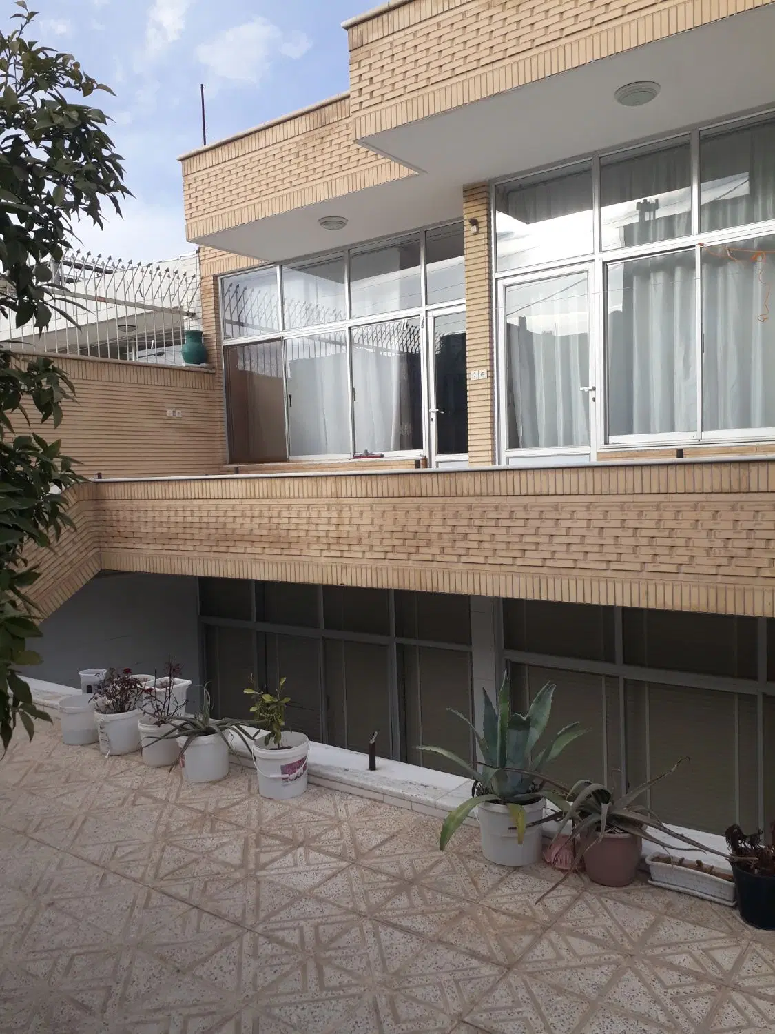 فروش منزل ویلایی ۲طبقه سه نبش