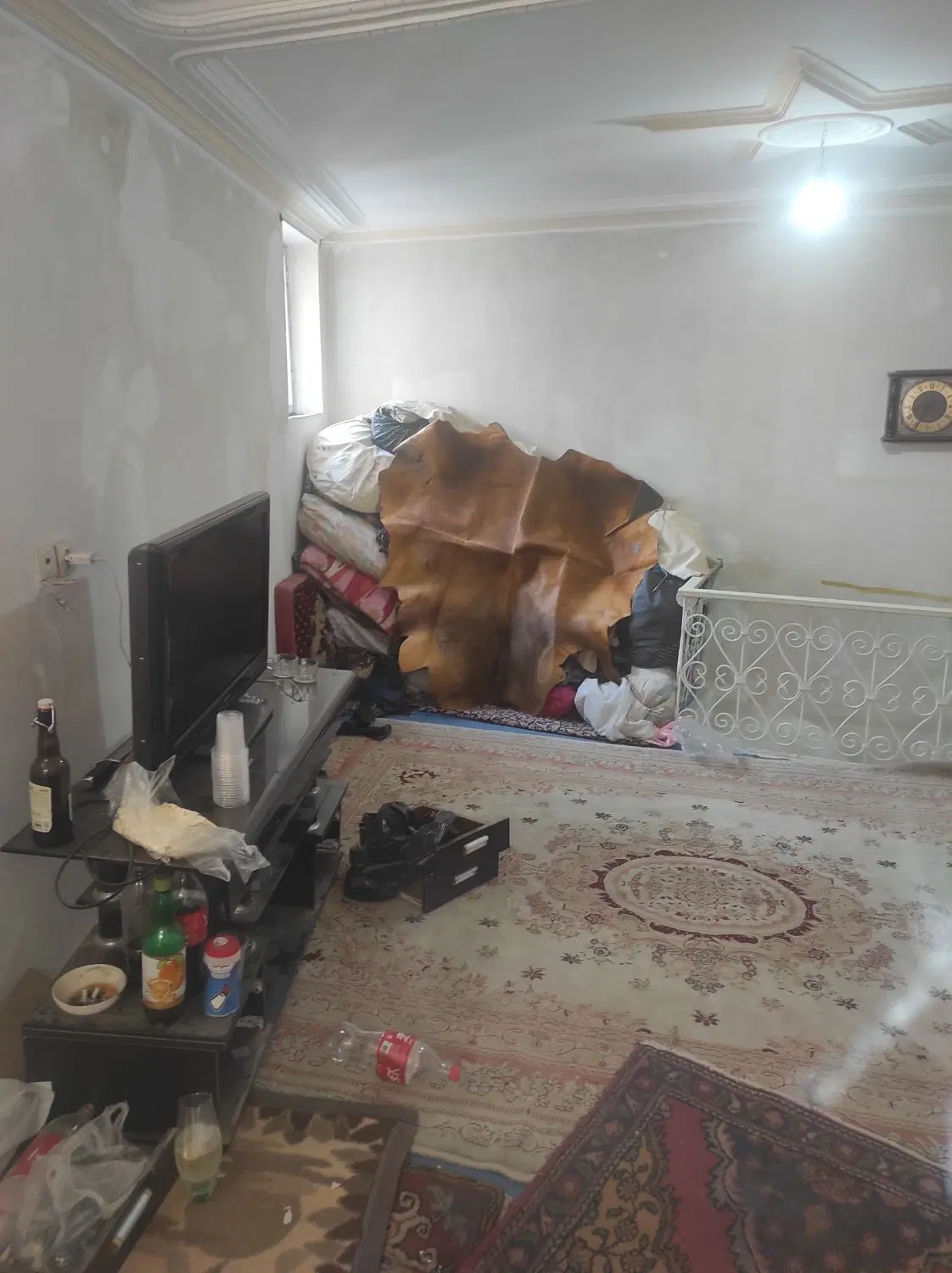 حیاط دو طبقه