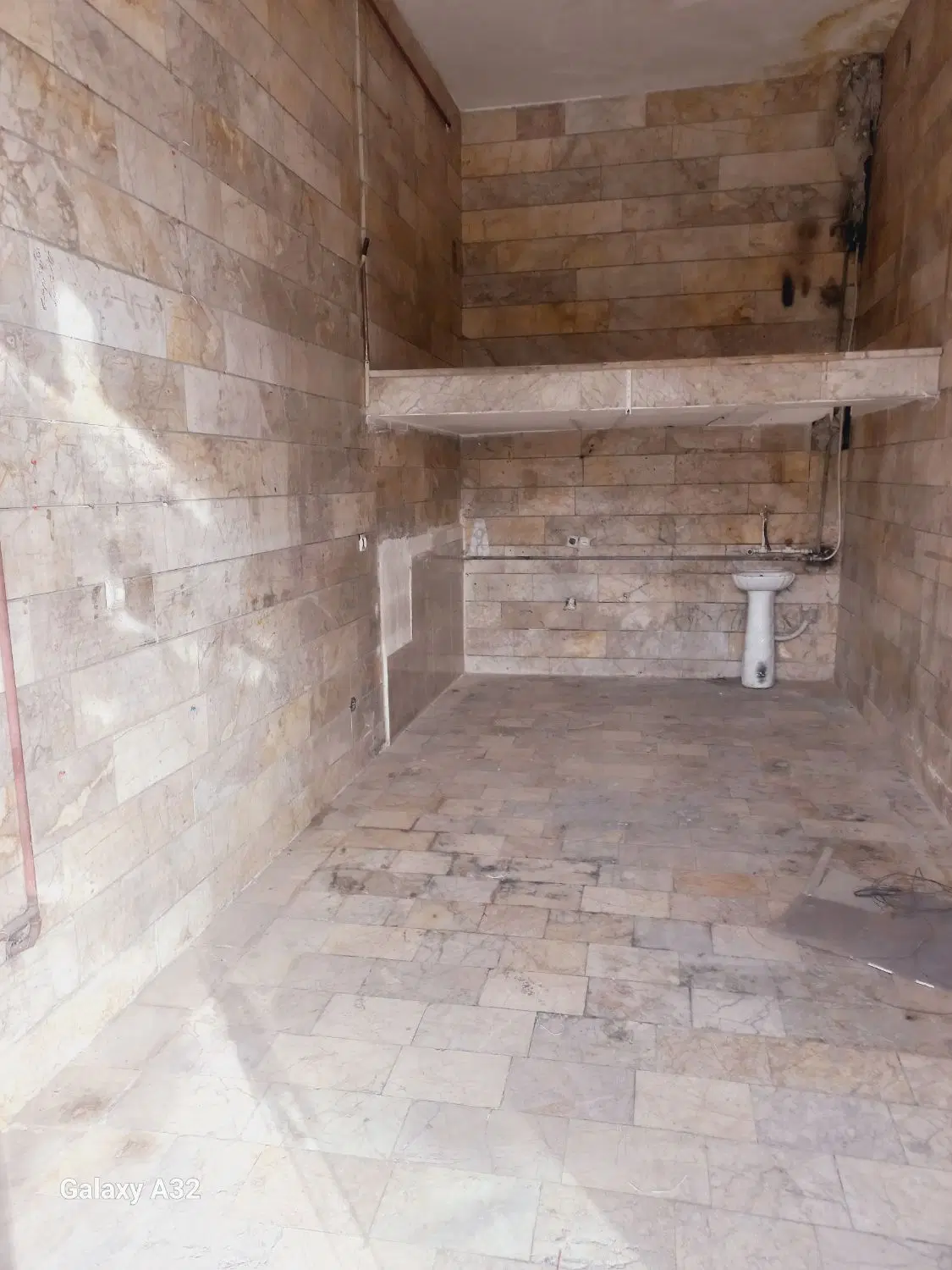 مغازه تجارتی حاشیه بلوار چمن حدود۲۰ متر