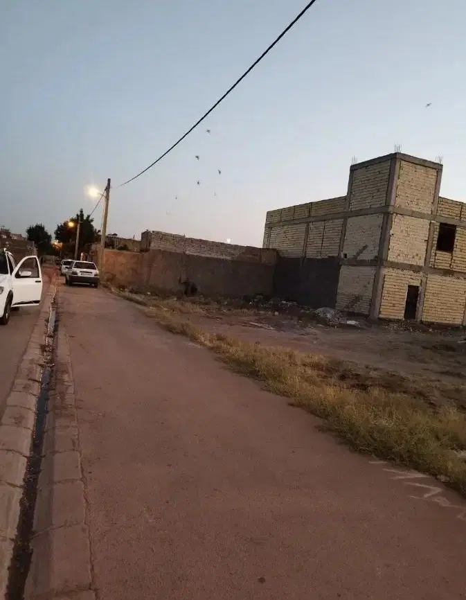 یه قطعه زمین مسکونی
