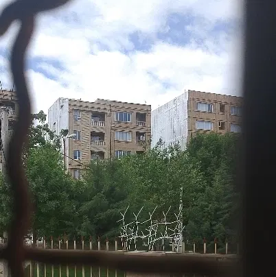 زمین  حدودا ۴۰۰متر سه بر