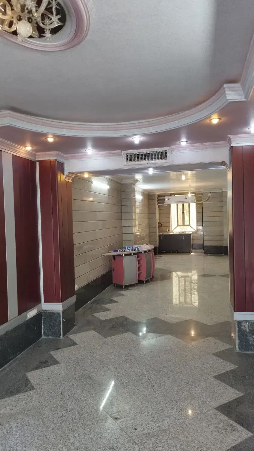 (60 متر مغازه تجاری با موقعیت مناسب)