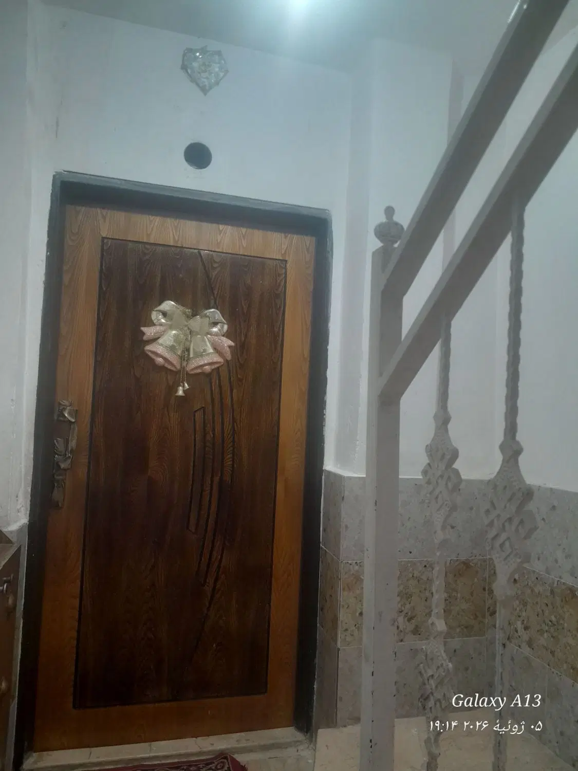 اجاره ی یک واحد مسکونی طبقه ی دوم