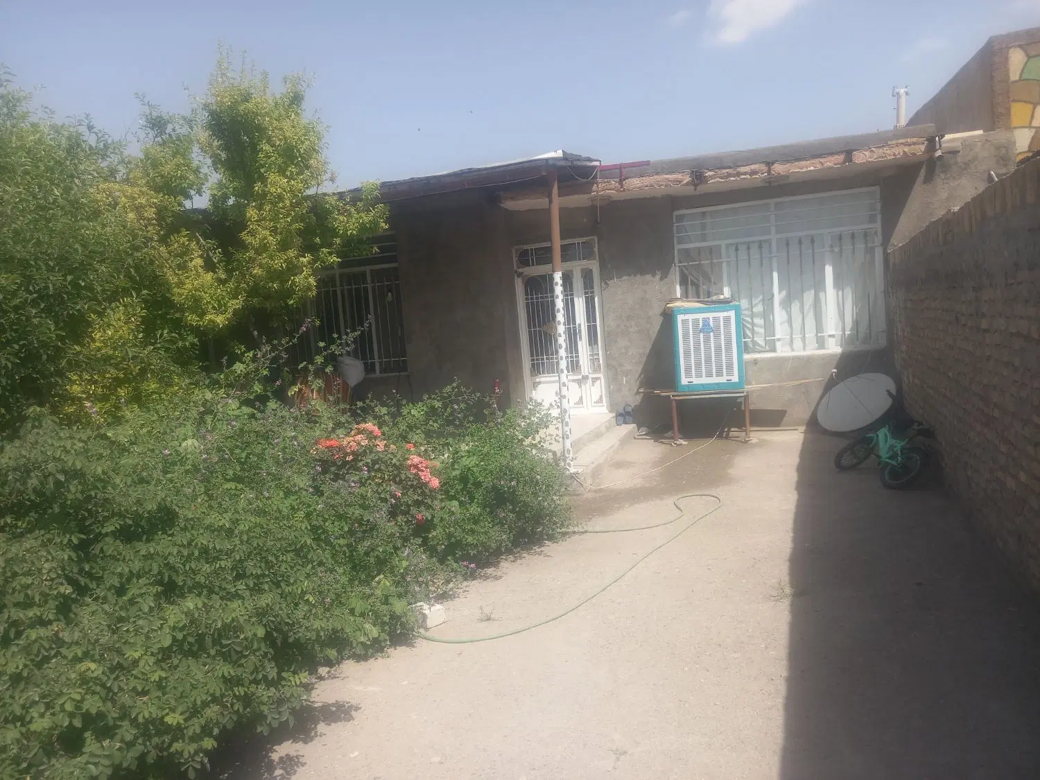 خانه ۳۰۰ متری ۱۶۰ متر بنا