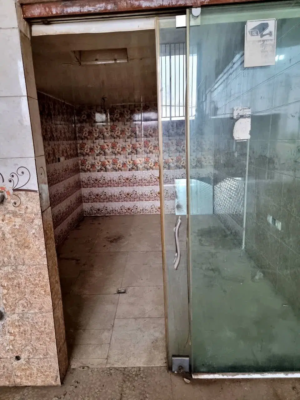 مغازه بر بلوار اصلی قم کاشان  شهر مشکات