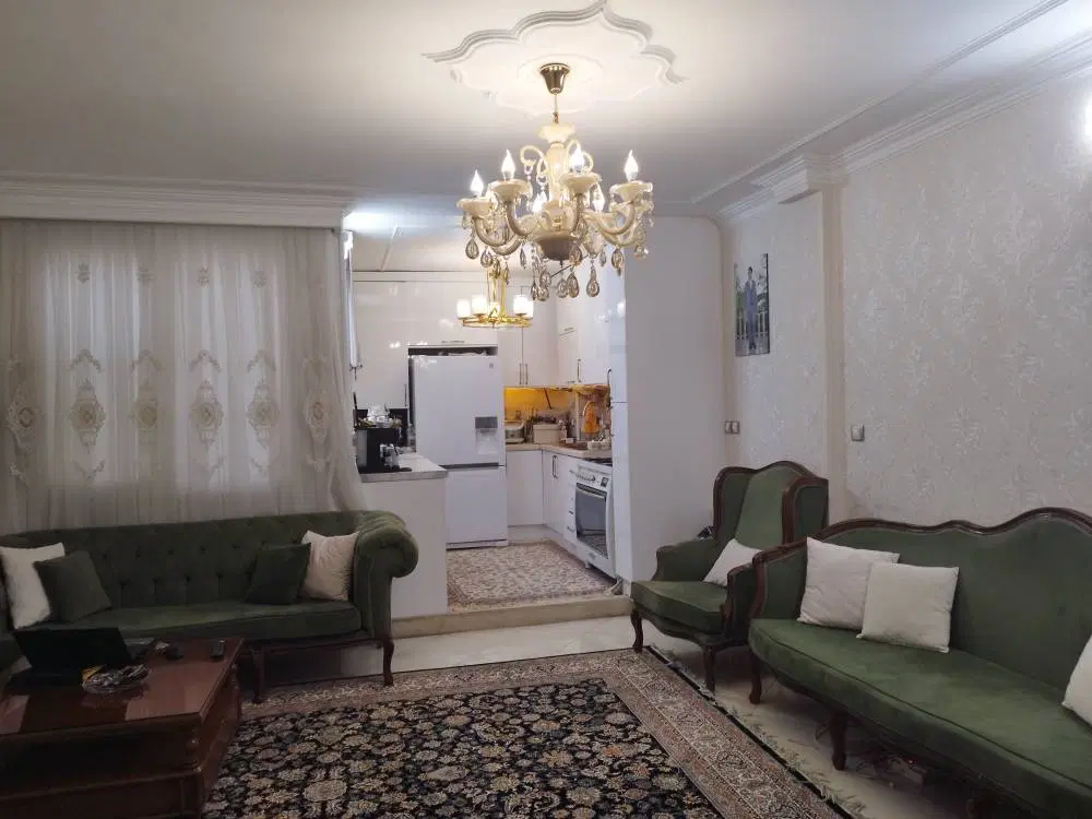 ۵۳ متر  دسترسی کامل غرق نور با آسانسور و انباری