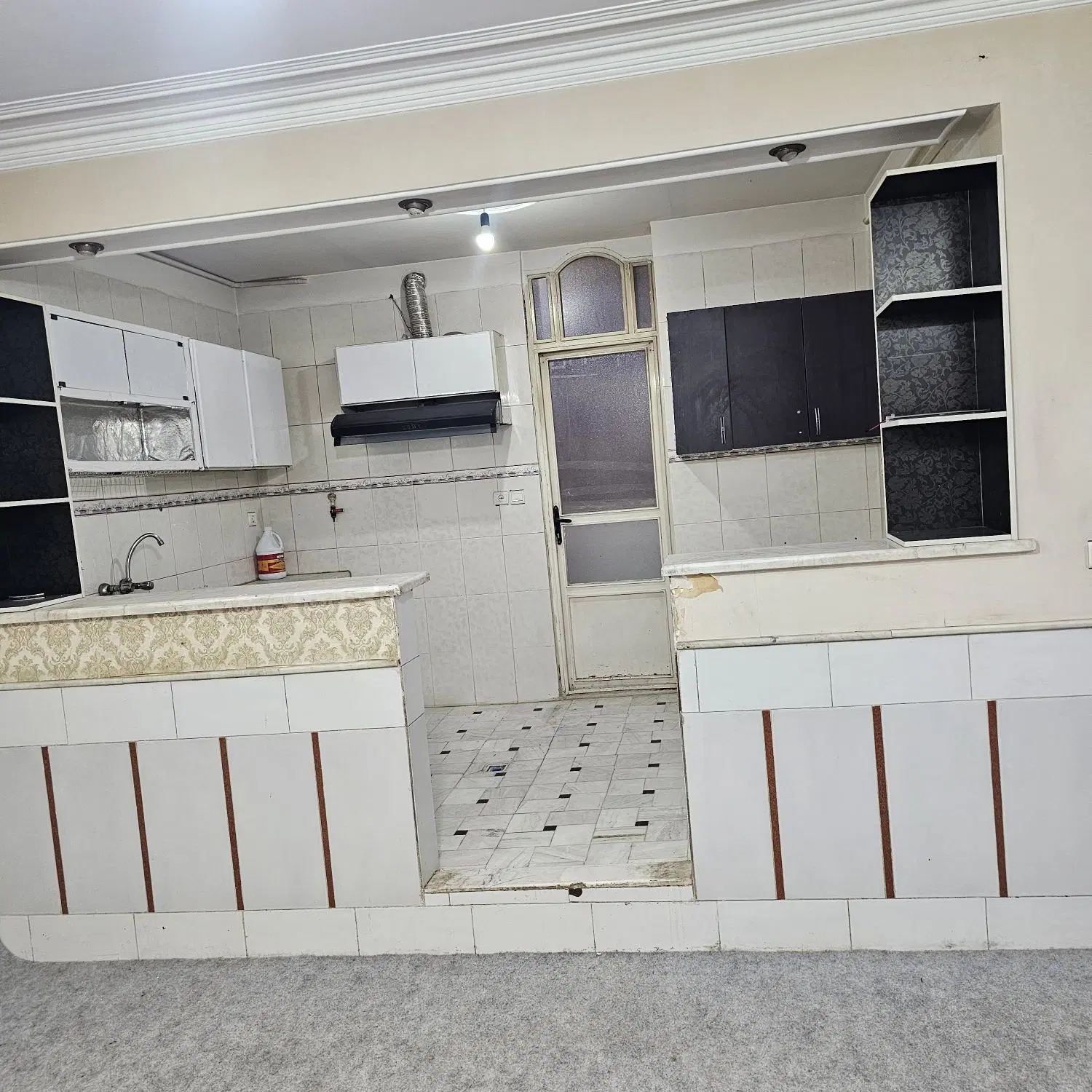 اپارتمان تک واحدی
