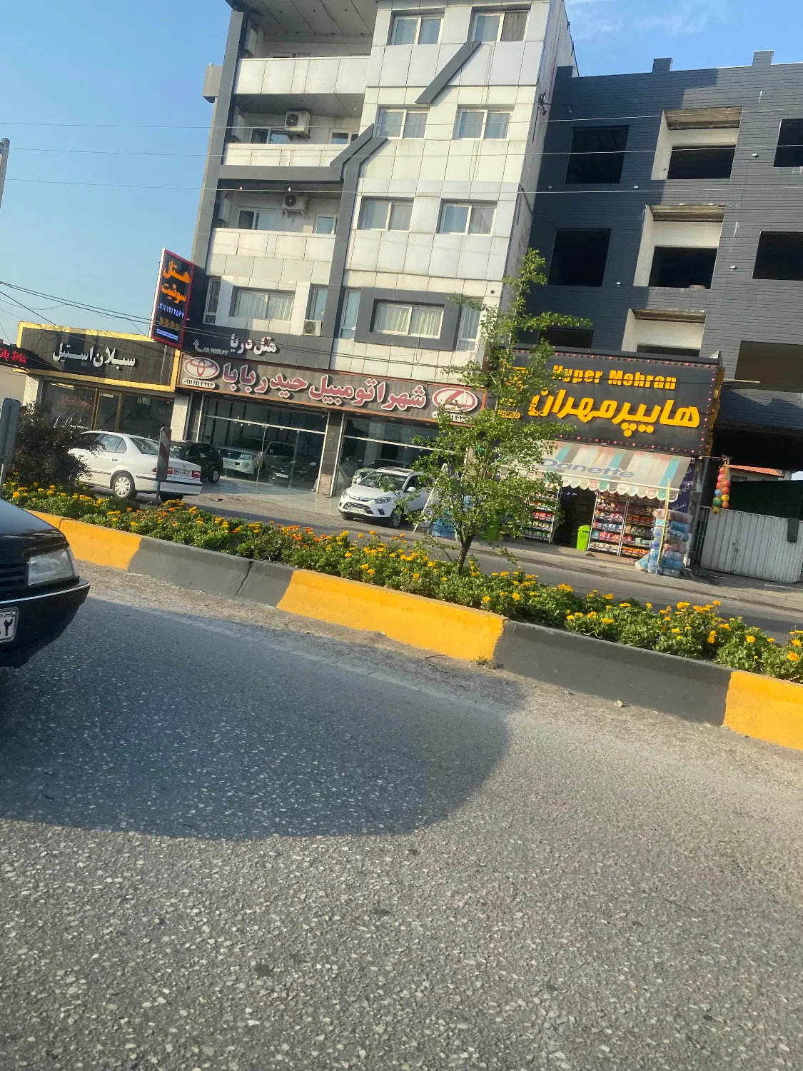 زمین تجاری ۳۰۰ متری