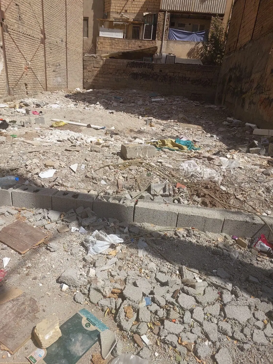۱۸۰ متر زمین دوکله بر ۱۰