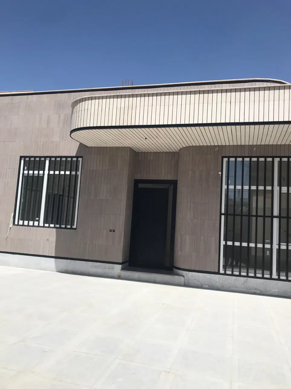 ویلایی نوساز بلوار جمهوری خیابان شیروانی