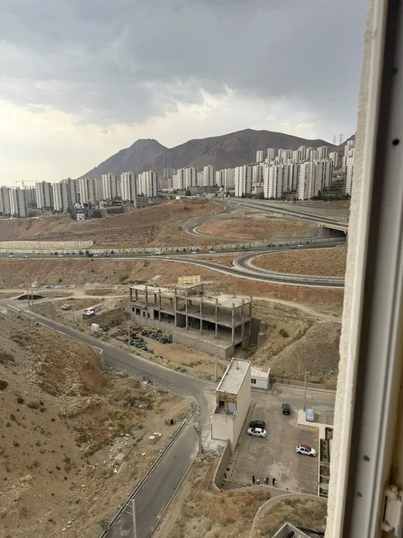 فاز ۱۱ زون ۳ ویو بدون مشرف ۸۷ متر ۲ خواب